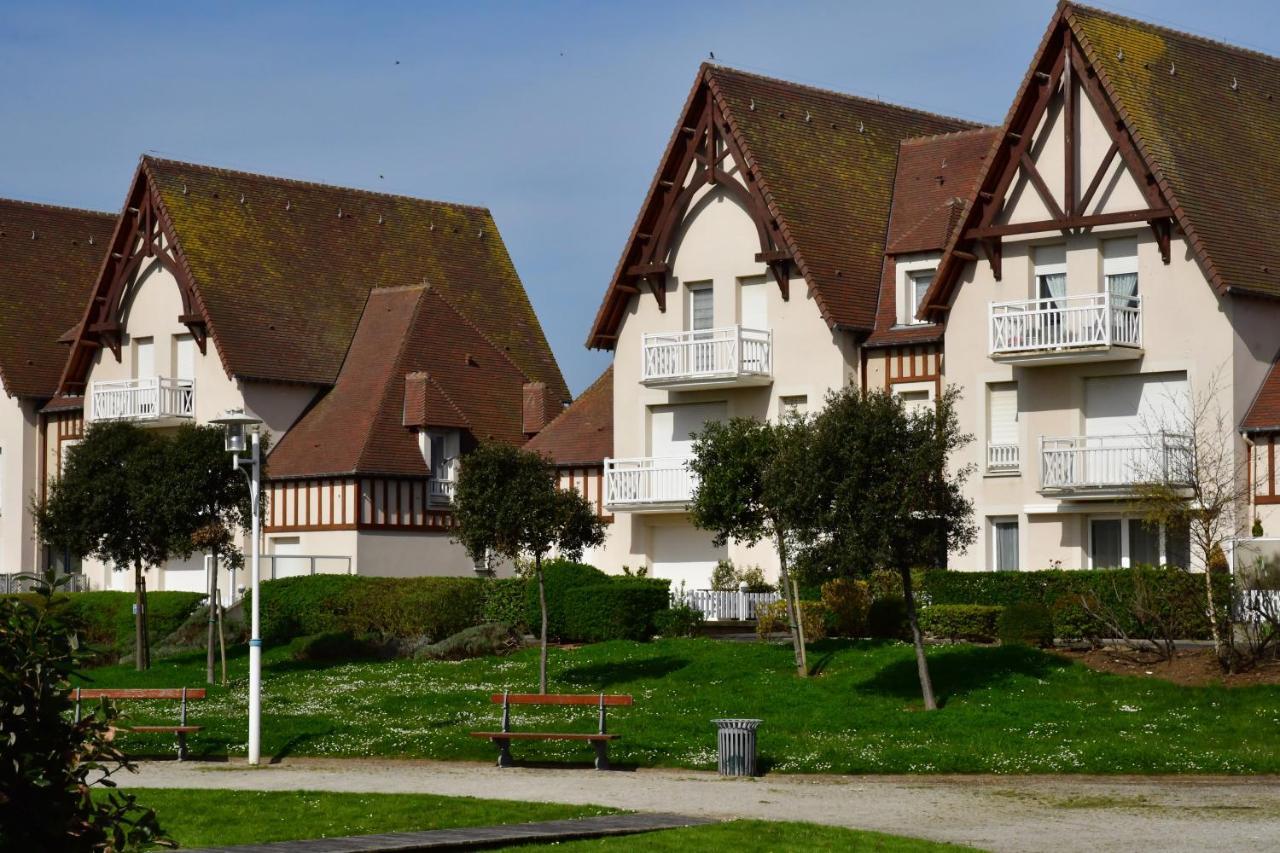 Appt centre de Courseulles - 100m de la plage Extérieur photo